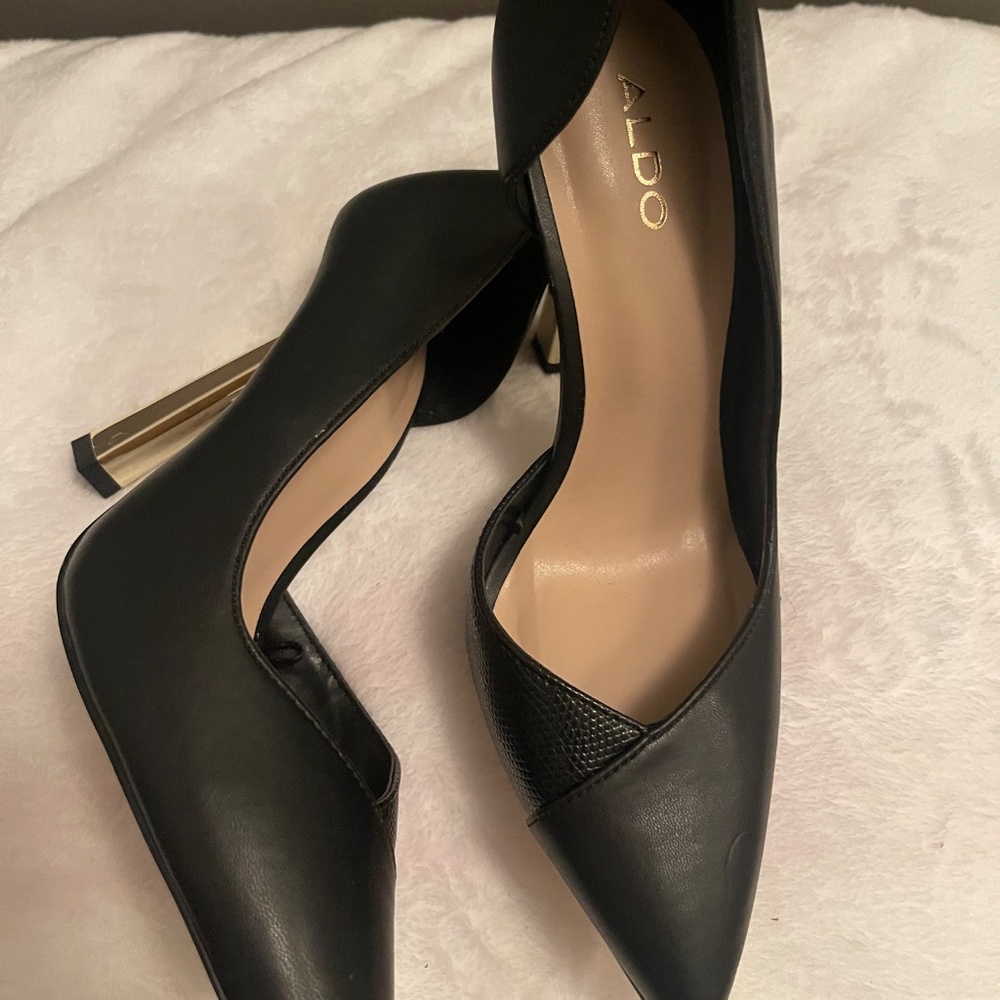 Shoes - Picture 3 of 4